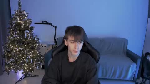 auracrye online show from January 6, 2025, 9:43 pm