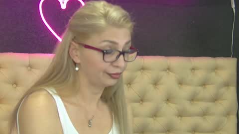 Snapshot of auramilff chatting on May 10, 2026, 2:00 pm auramilff online show from May 10, 2026, 2:00 pm