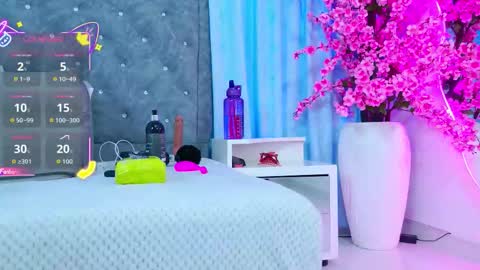 Aura online show from October 2, 2025, 7:43 pm