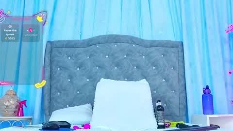 Aura online show from October 9, 2025, 7:23 pm