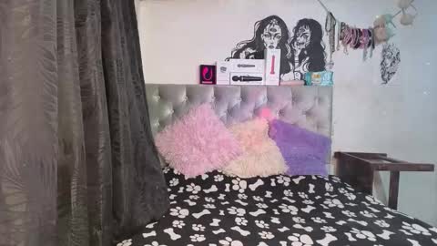 aurasensorial27 online show from October 19, 2025, 4:57 am