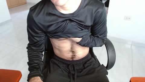 Snapshot of aureliv1 chatting on April 22, 2026, 10:11 pm Aureliano online show from April 22, 2026, 10:11 pm