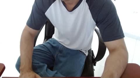 Snapshot of aureliv1 chatting on May 18, 2026, 9:09 pm Aureliano online show from May 18, 2026, 9:09 pm