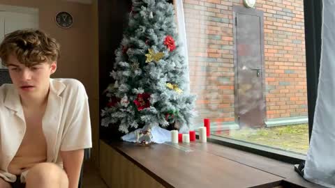 Hey Im Aurora - the spark you wont forget. online show from November 23, 2025, 8:03 am