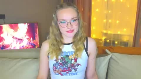 Kate online show from December 16, 2024, 7:43 pm