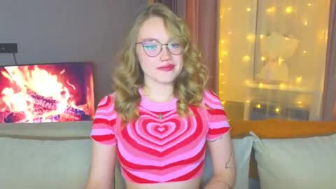 Kate online show from December 19, 2024, 4:13 pm