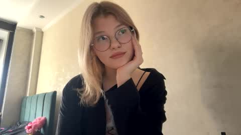 Aurora online show from April 27, 2026, 10:35 am