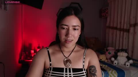 Snapshot of aurora_shy_ chatting on July 2, 2026, 3:23 am Aurora online show from July 2, 2026, 3:23 am