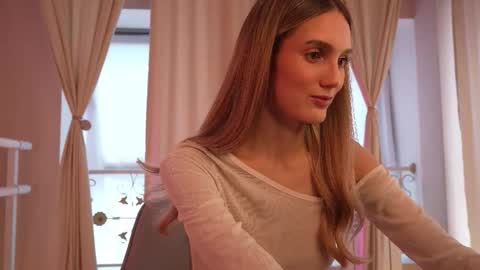 Aurora online show from September 21, 2025, 6:48 am