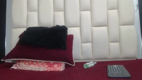 auroraa_miller online show from December 28, 2024, 12:24 pm