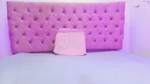 auroraa_miller online show from September 13, 2025, 11:54 am