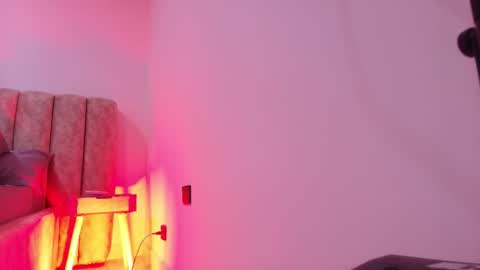 auroraa_miller online show from November 12, 2025, 11:54 am