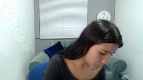 aurorafuckpussy online show from December 5, 2025, 3:09 pm