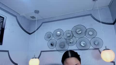 AuroraGracce online show from April 18, 2026, 11:47 am