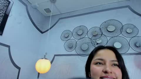 AuroraGracce online show from April 22, 2026, 11:34 am