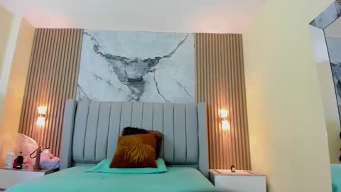 auroramartin2 online show from October 24, 2025, 7:43 pm