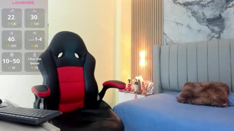 auroramartin2 online show from November 26, 2025, 7:48 pm