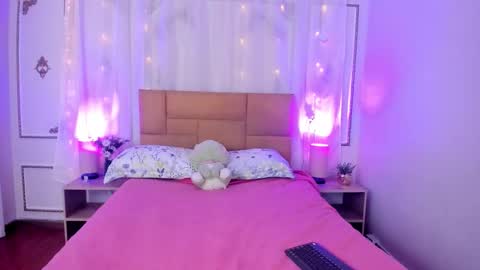 Aurora online show from November 28, 2025, 11:35 am