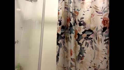 Milf4u online show from December 19, 2025, 12:01 pm