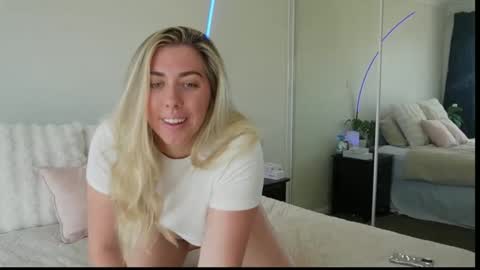 aussielulu online show from November 24, 2025, 11:37 pm