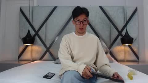 austinreeds online show from October 6, 2025, 11:51 am