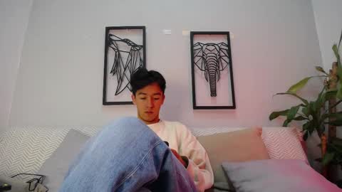 austinreeds online show from October 25, 2025, 12:02 pm