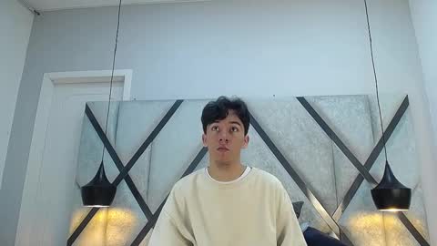 austinreeds online show from November 19, 2025, 12:05 pm