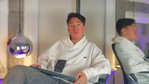 austinreeds online show from April 17, 2026, 12:30 pm