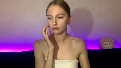 Annie online show from September 19, 2025, 5:02 pm