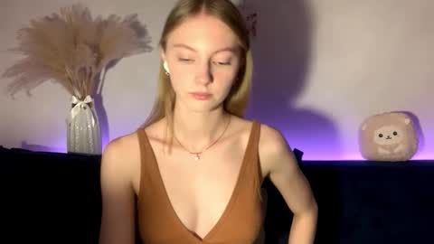 Annie online show from September 25, 2025, 3:27 pm