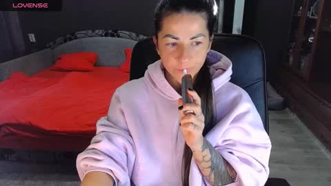 Ava online show from October 15, 2025, 10:04 am