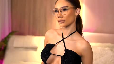 Ava online show from January 7, 2025, 10:41 pm