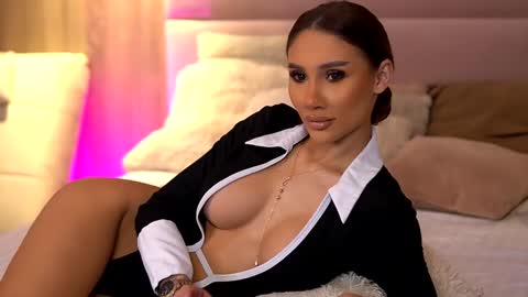 Ava online show from January 22, 2025, 10:59 pm