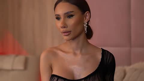 Ava online show from February 13, 2025, 9:38 pm