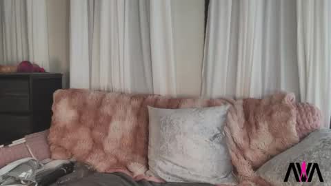 Ava online show from April 19, 2026, 6:10 pm