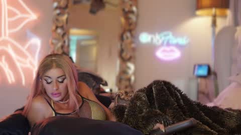 AvalonnFoxx online show from December 18, 2024, 6:35 pm