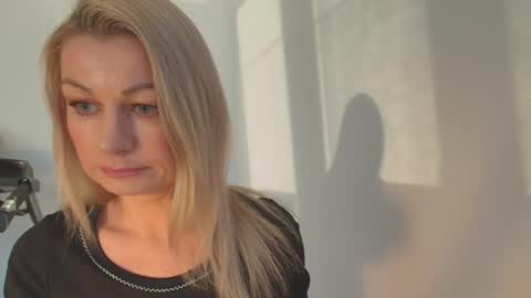 Snapshot of avaluxe_ chatting on January 11, 2026, 2:33 pm Eira online show from January 11, 2026, 2:33 pm