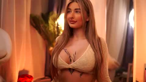 Carina online show from March 10, 2025, 11:38 pm