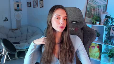 Avie online show from January 8, 2025, 3:28 pm