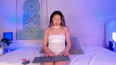 Snapshot of avelia_dh chatting on June 13, 2026, 7:01 pm Avelia online show from June 13, 2026, 7:01 pm