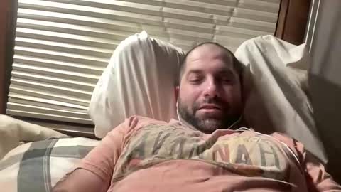 Snapshot of averagejoe345977 chatting on February 4, 2026, 6:19 am averagejoe345977 online show from February 4, 2026, 6:19 am