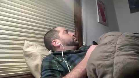 Snapshot of averagejoe345977 chatting on February 8, 2026, 6:44 pm averagejoe345977 online show from February 8, 2026, 6:44 pm