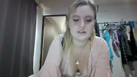 Snapshot of avery_doll21 chatting on June 28, 2026, 4:35 pm Avery Doll online show from June 28, 2026, 4:35 pm