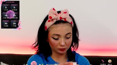 AveryWillow online show from February 7, 2025, 7:27 pm