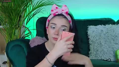 AveryWillow online show from October 10, 2025, 2:10 am