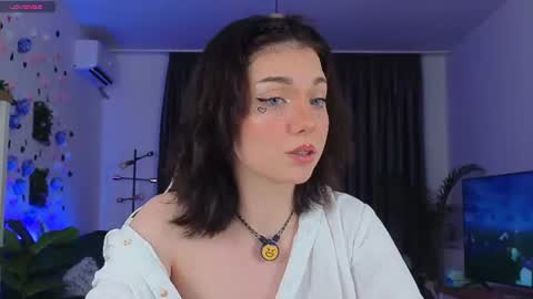 Snapshot of averywillow chatting on July 28, 2026, 11:15 pm AveryWillow online show from July 28, 2026, 11:15 pm