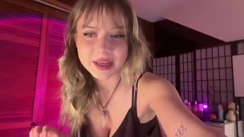 Avery  online show from November 8, 2025, 10:30 pm