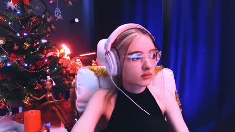 Avriel online show from December 20, 2024, 2:52 am