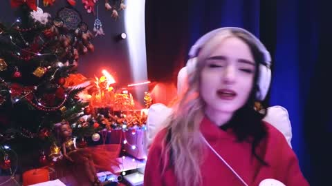 Avriel online show from December 24, 2024, 5:49 am