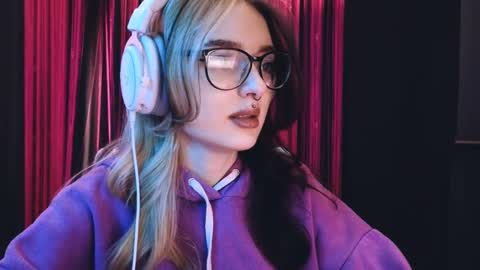 Avriel online show from March 4, 2025, 3:00 am